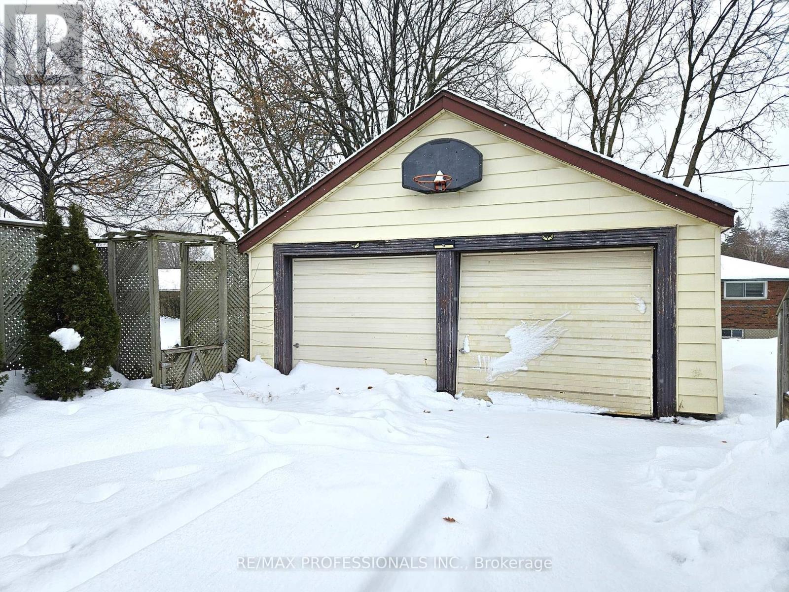 177 Ninth Avenue, Kitchener, Ontario  N2C 1S9 - Photo 3 - X12609224