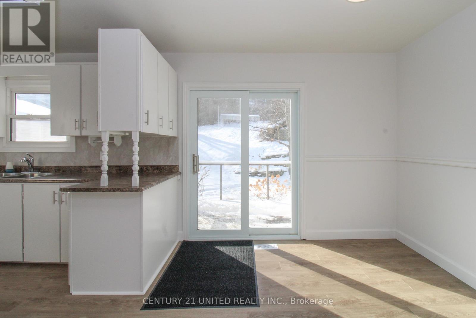 611 Asburnham Drive, Peterborough (Ashburnham Ward 4), Ontario  K9L 2A2 - Photo 12 - X12609276