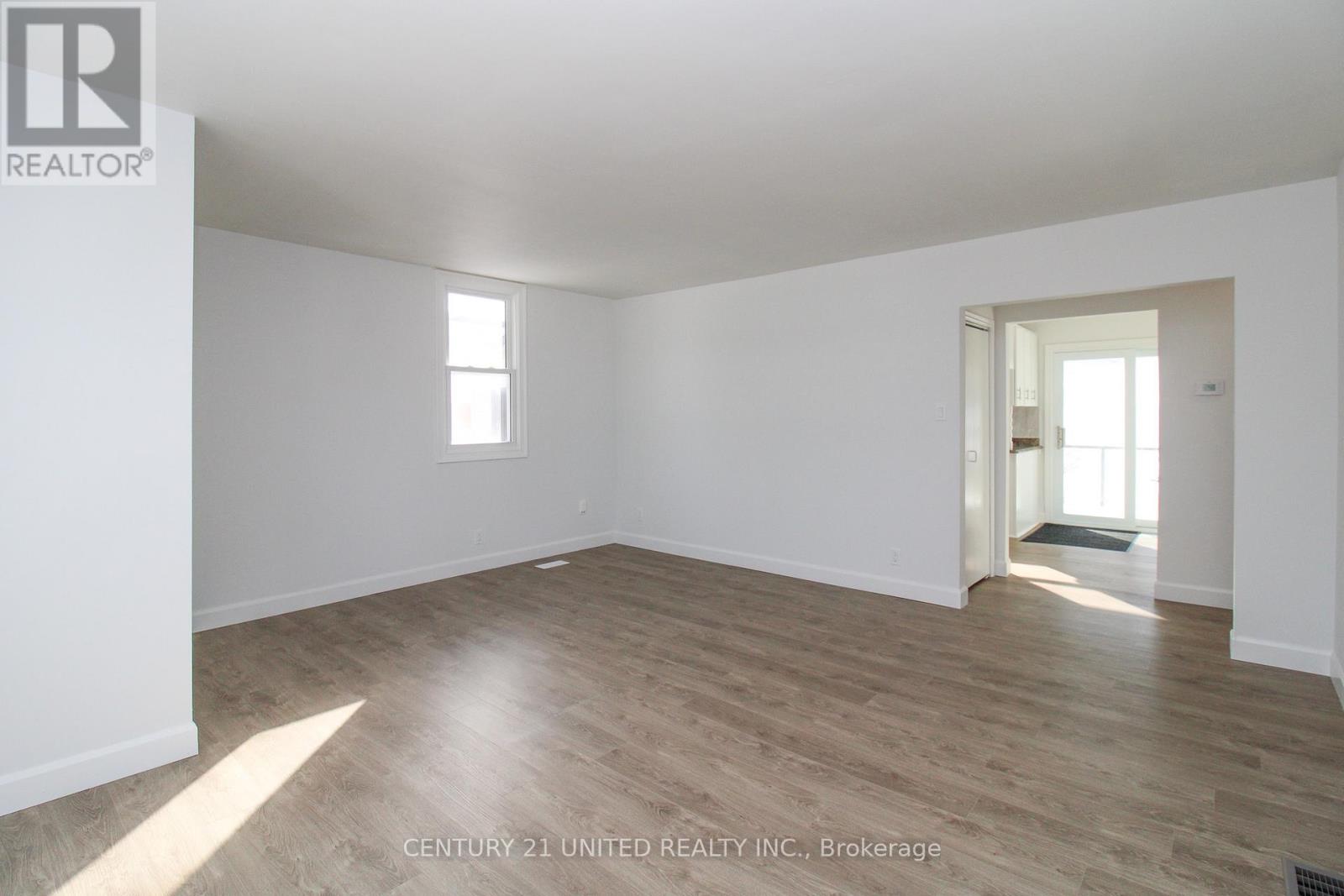 611 Asburnham Drive, Peterborough (Ashburnham Ward 4), Ontario  K9L 2A2 - Photo 16 - X12609276