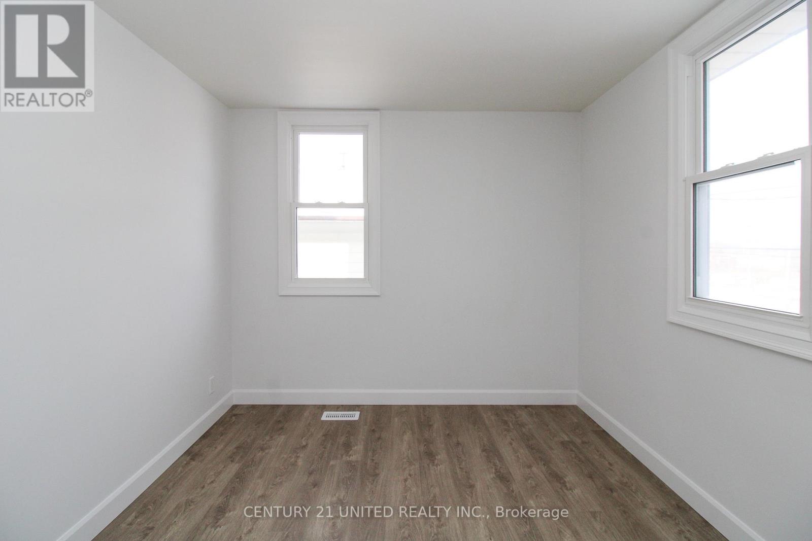 611 Asburnham Drive, Peterborough (Ashburnham Ward 4), Ontario  K9L 2A2 - Photo 22 - X12609276