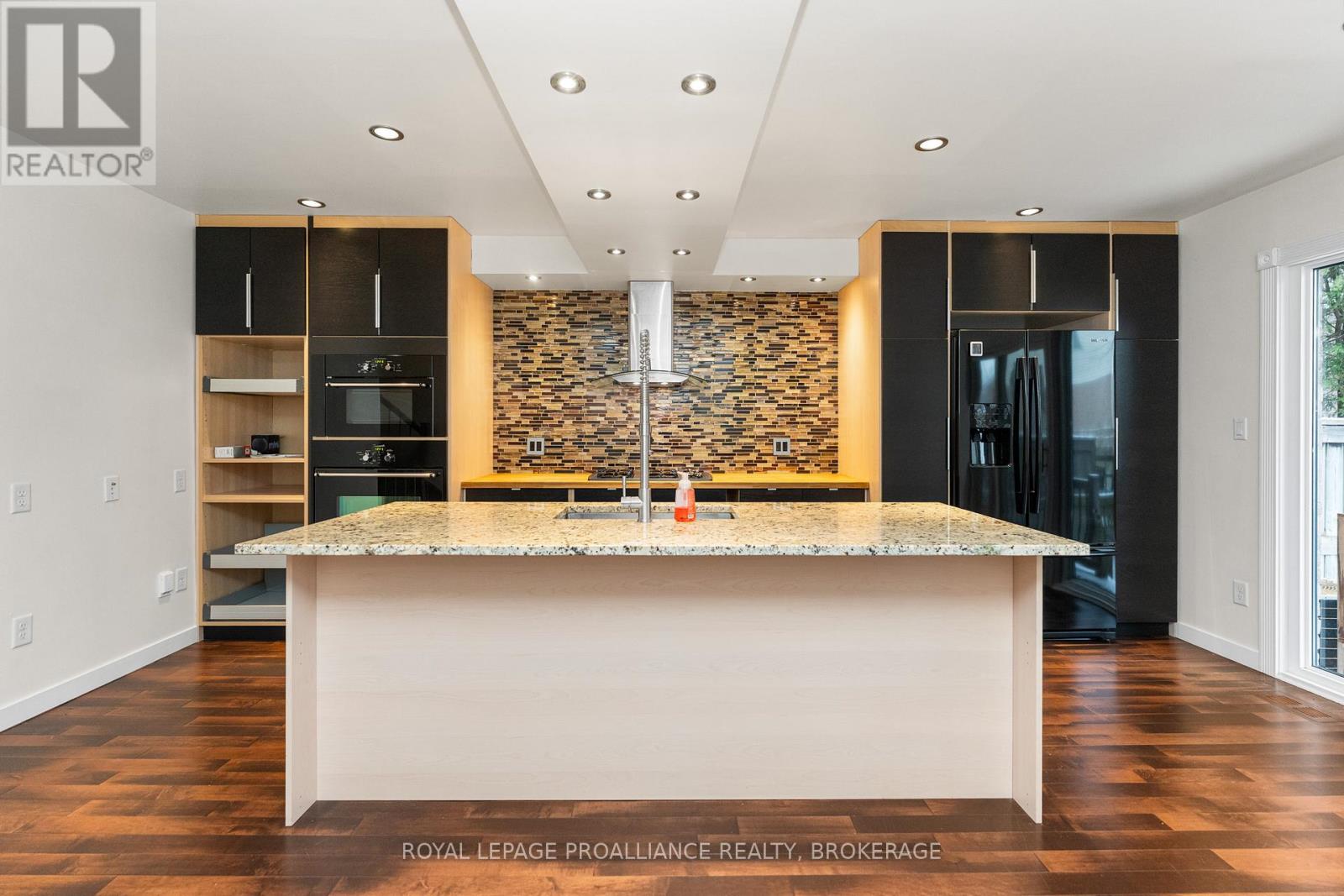 10 - 10 St Paul's Place, Kingston (West Of Sir John A. Blvd), Ontario  K7M 7S1 - Photo 10 - X12609248