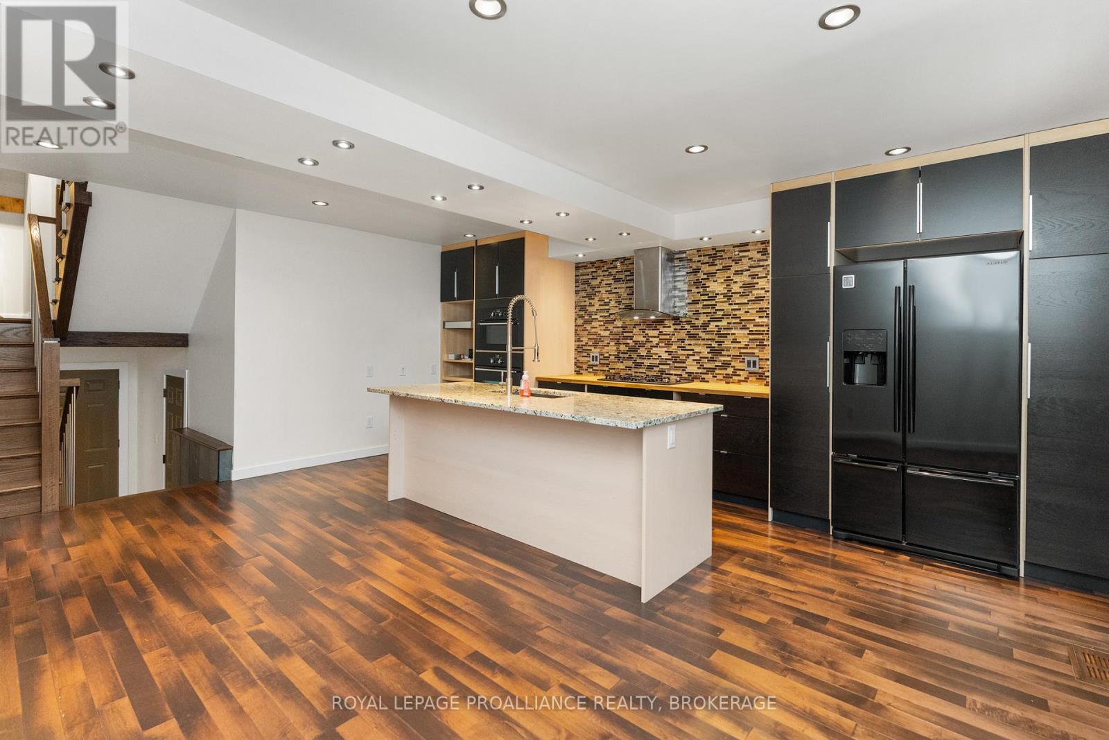 10 - 10 St Paul's Place, Kingston (West Of Sir John A. Blvd), Ontario  K7M 7S1 - Photo 11 - X12609248