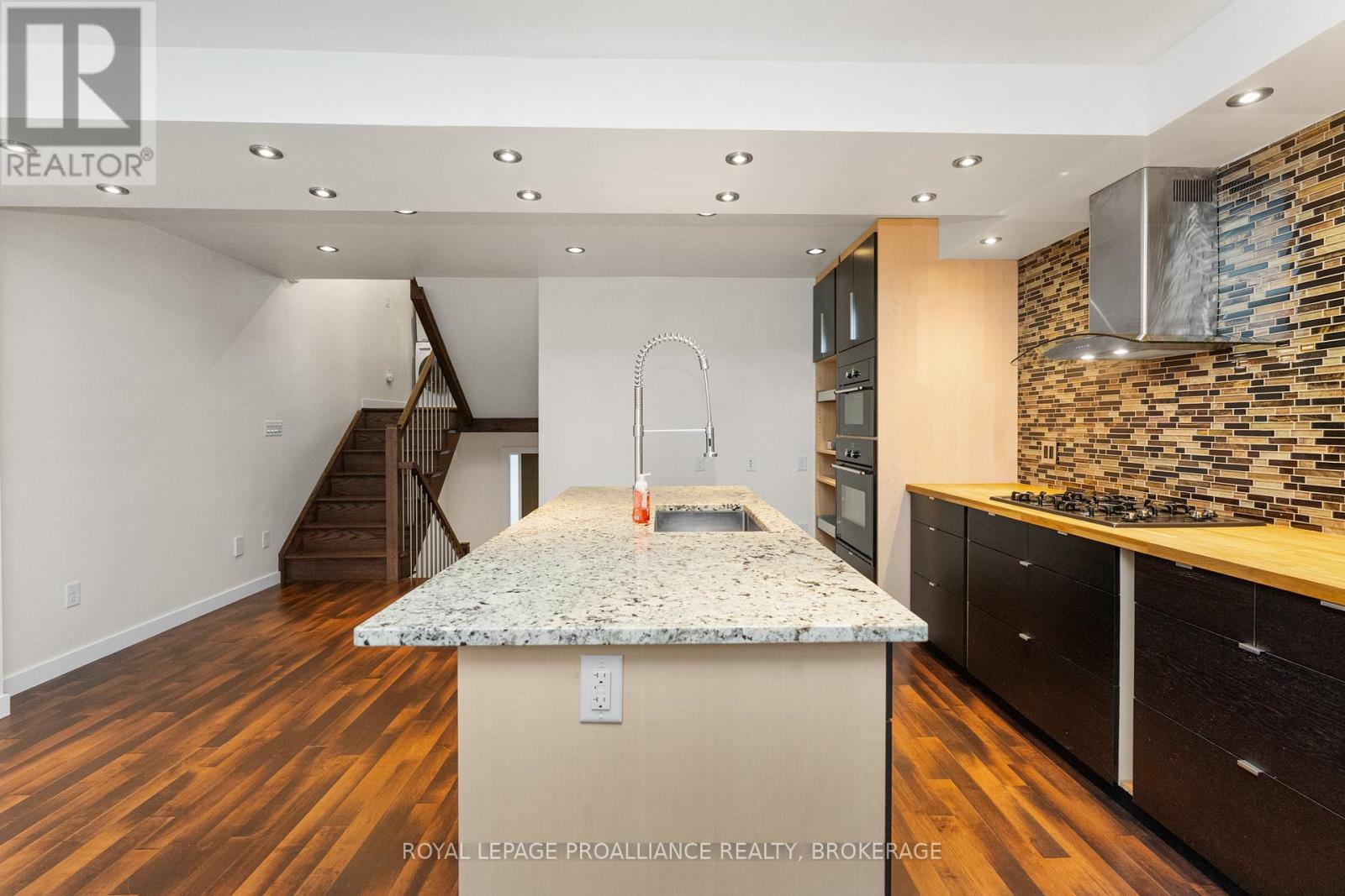 10 - 10 St Paul's Place, Kingston (West Of Sir John A. Blvd), Ontario  K7M 7S1 - Photo 12 - X12609248