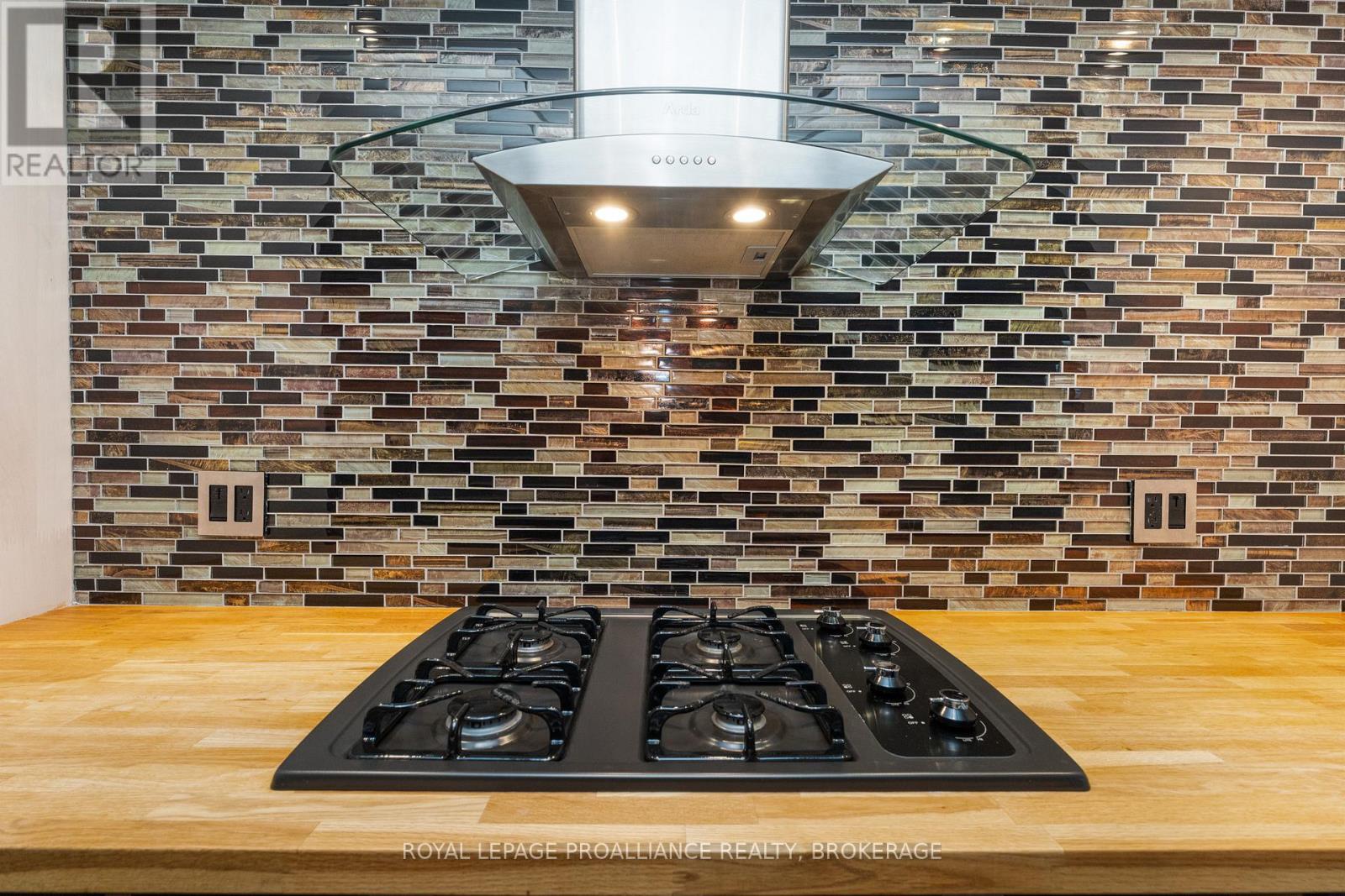 10 - 10 St Paul's Place, Kingston (West Of Sir John A. Blvd), Ontario  K7M 7S1 - Photo 13 - X12609248