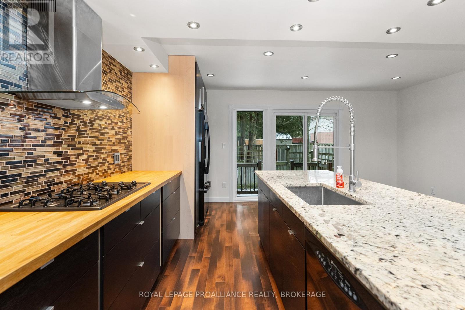 10 - 10 St Paul's Place, Kingston (West Of Sir John A. Blvd), Ontario  K7M 7S1 - Photo 14 - X12609248