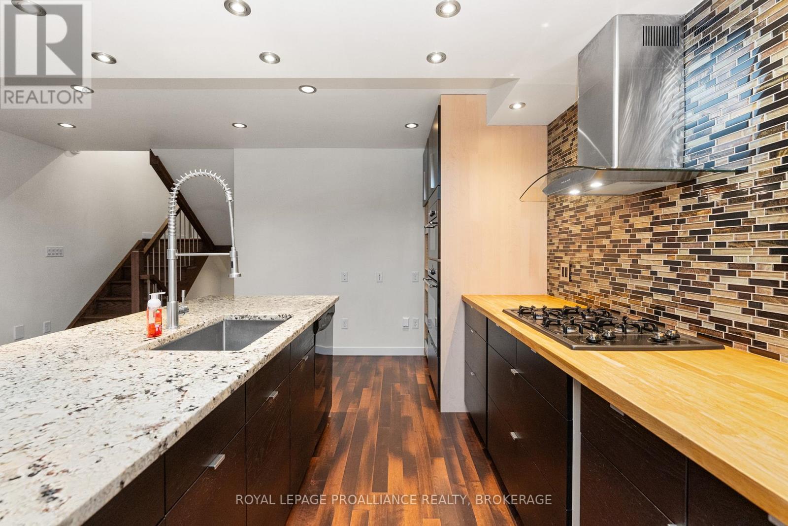 10 - 10 St Paul's Place, Kingston (West Of Sir John A. Blvd), Ontario  K7M 7S1 - Photo 15 - X12609248