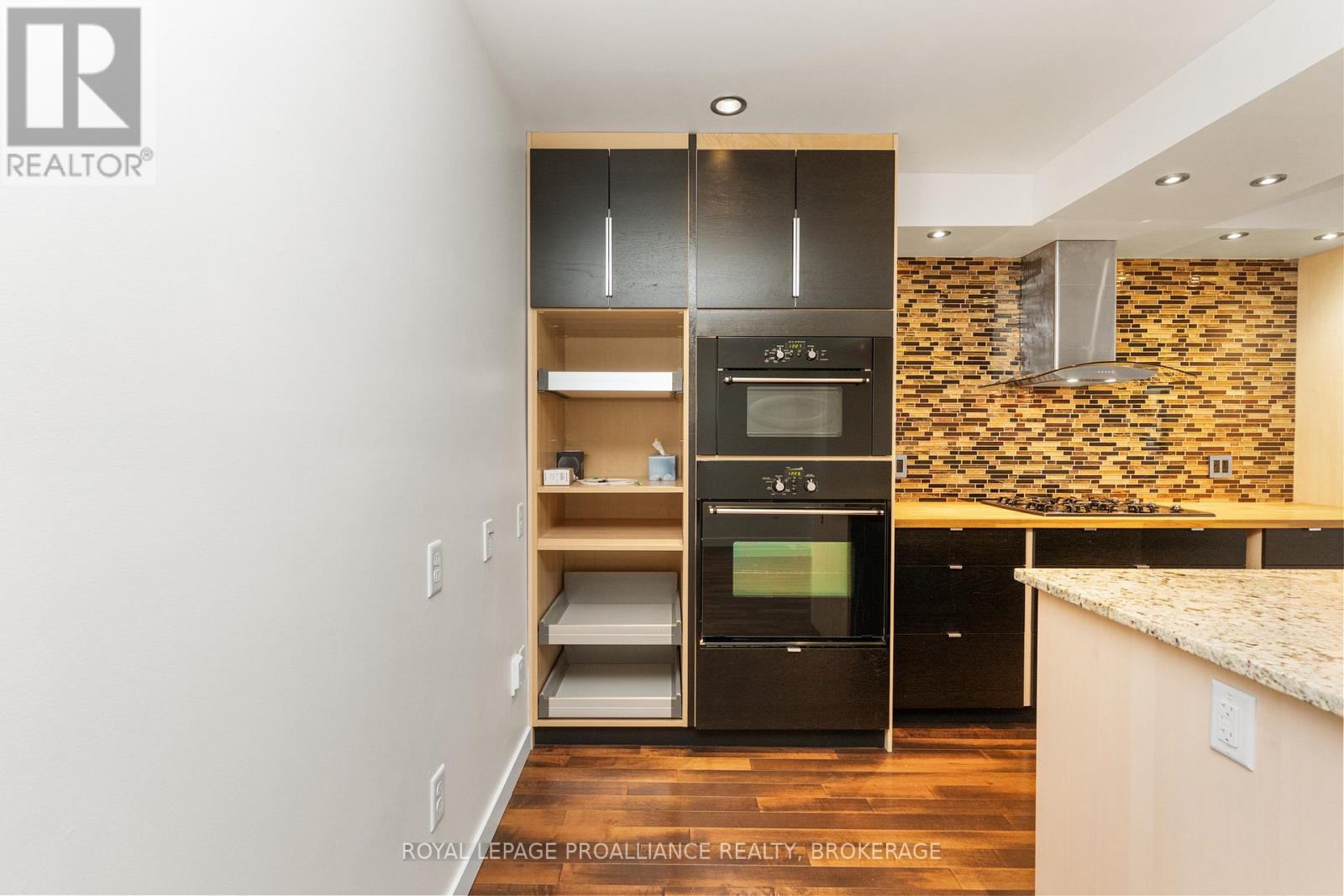 10 - 10 St Paul's Place, Kingston (West Of Sir John A. Blvd), Ontario  K7M 7S1 - Photo 17 - X12609248