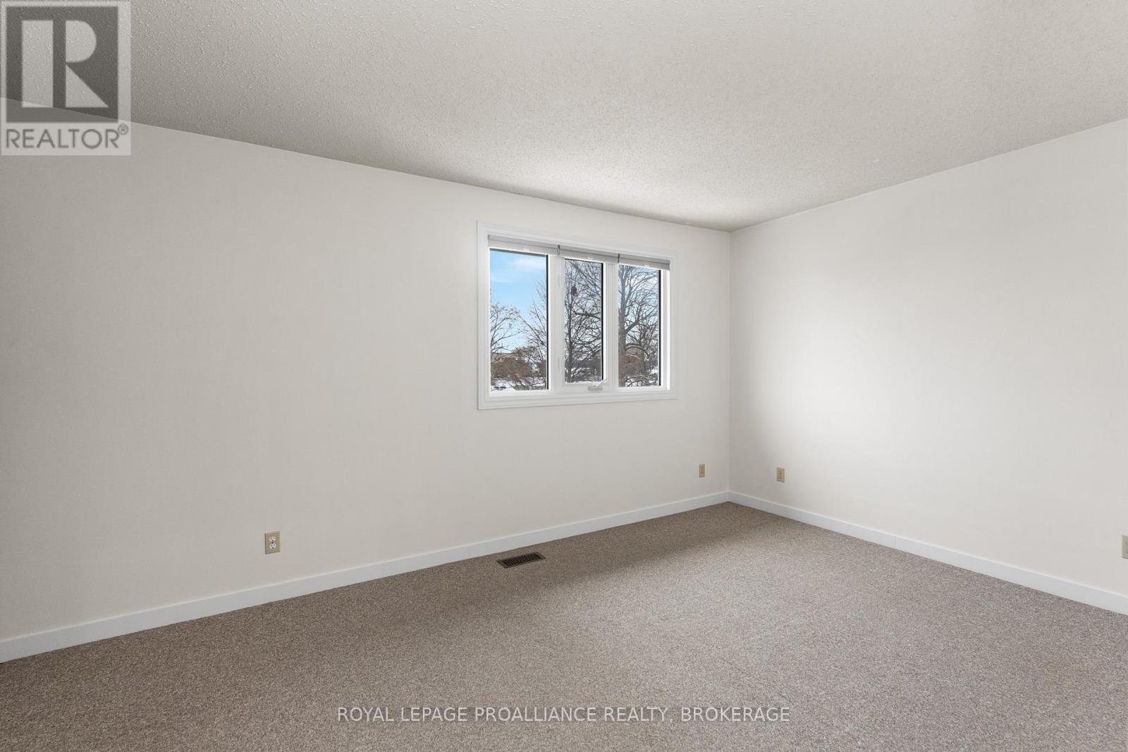 10 - 10 St Paul's Place, Kingston (West Of Sir John A. Blvd), Ontario  K7M 7S1 - Photo 21 - X12609248