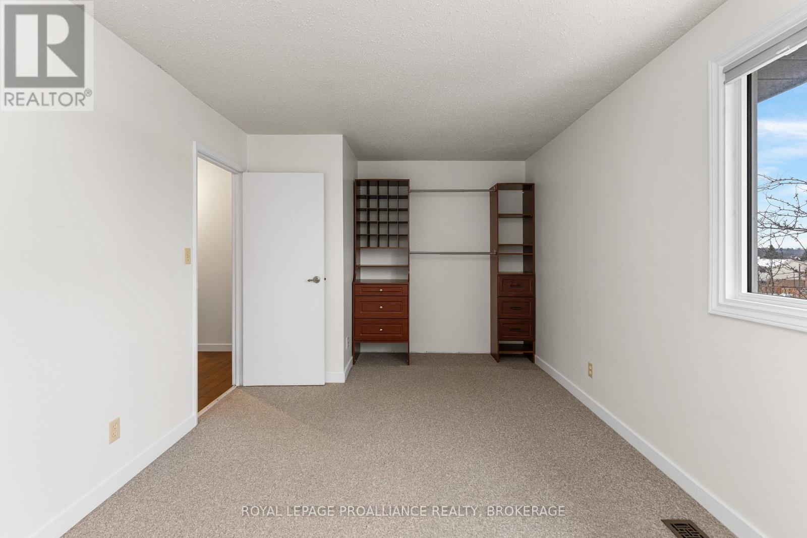 10 - 10 St Paul's Place, Kingston (West Of Sir John A. Blvd), Ontario  K7M 7S1 - Photo 23 - X12609248