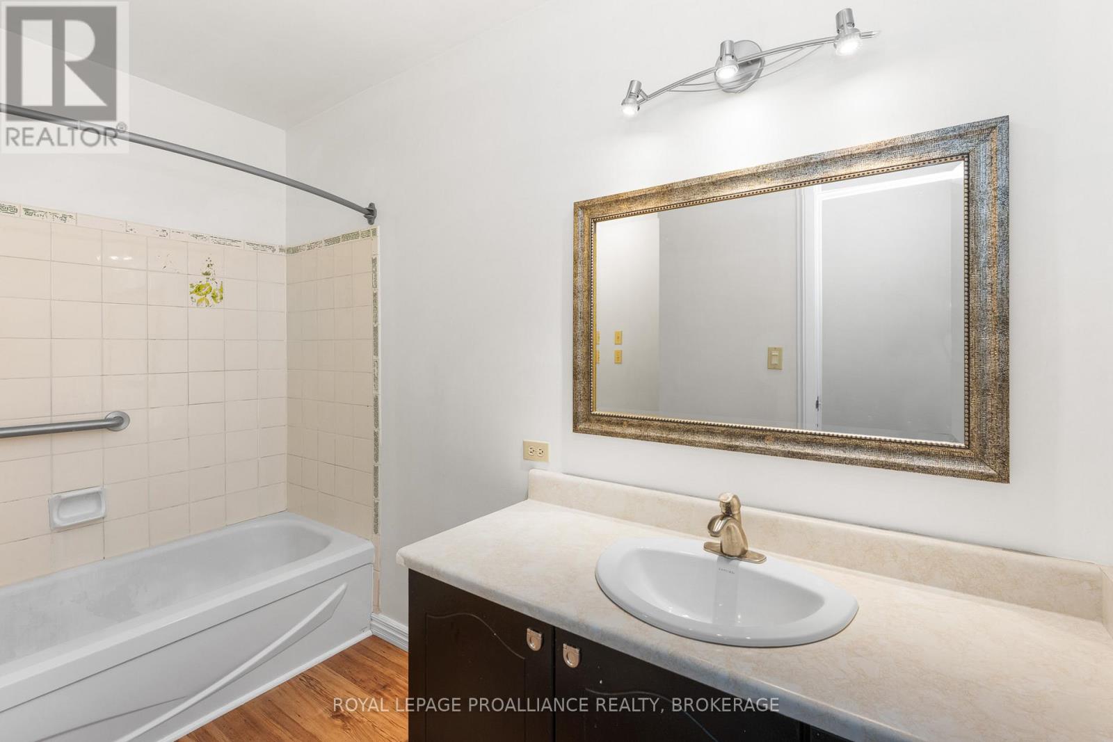 10 - 10 St Paul's Place, Kingston (West Of Sir John A. Blvd), Ontario  K7M 7S1 - Photo 24 - X12609248