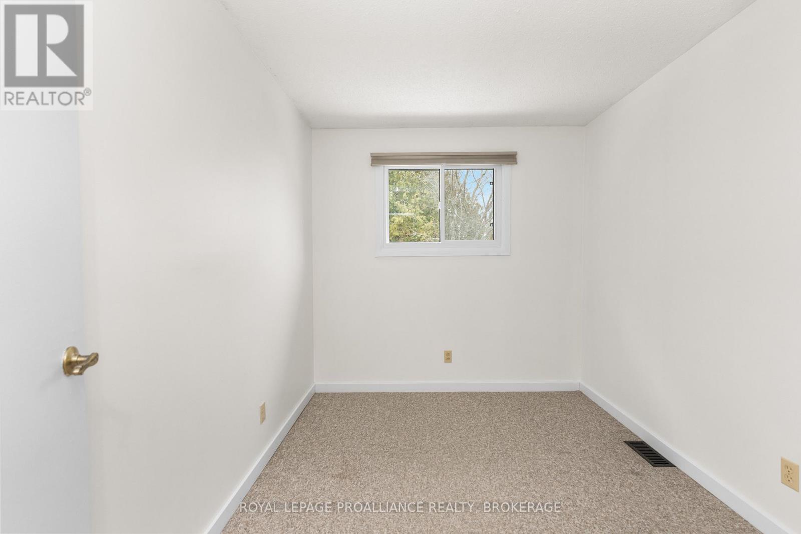 10 - 10 St Paul's Place, Kingston (West Of Sir John A. Blvd), Ontario  K7M 7S1 - Photo 27 - X12609248