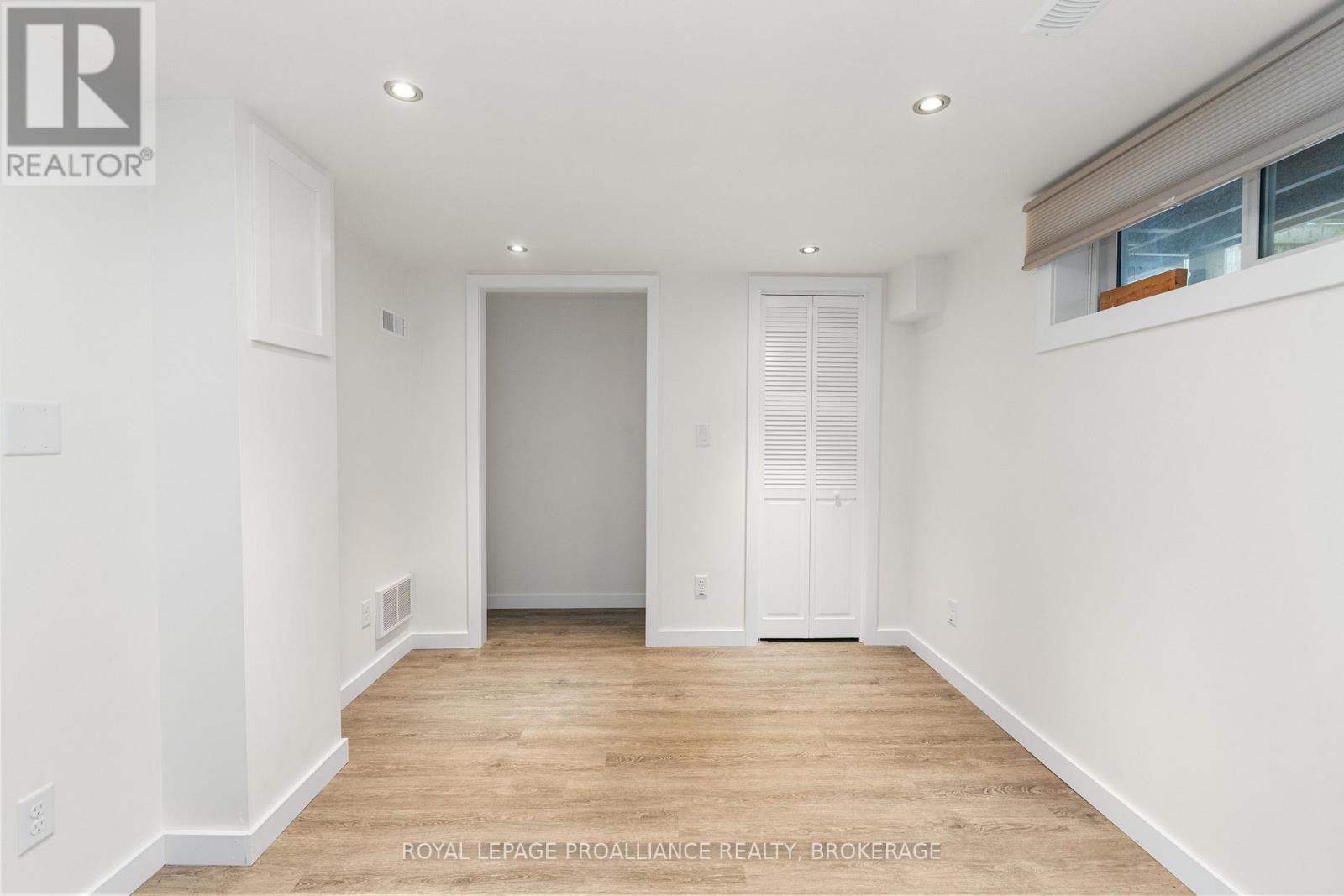 10 - 10 St Paul's Place, Kingston (West Of Sir John A. Blvd), Ontario  K7M 7S1 - Photo 35 - X12609248