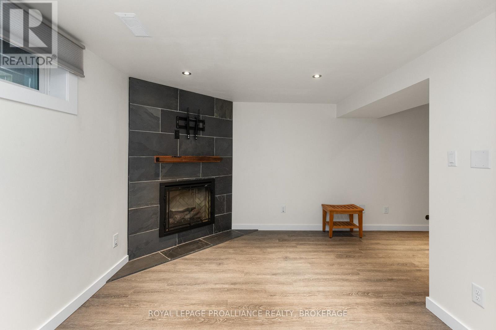 10 - 10 St Paul's Place, Kingston (West Of Sir John A. Blvd), Ontario  K7M 7S1 - Photo 37 - X12609248