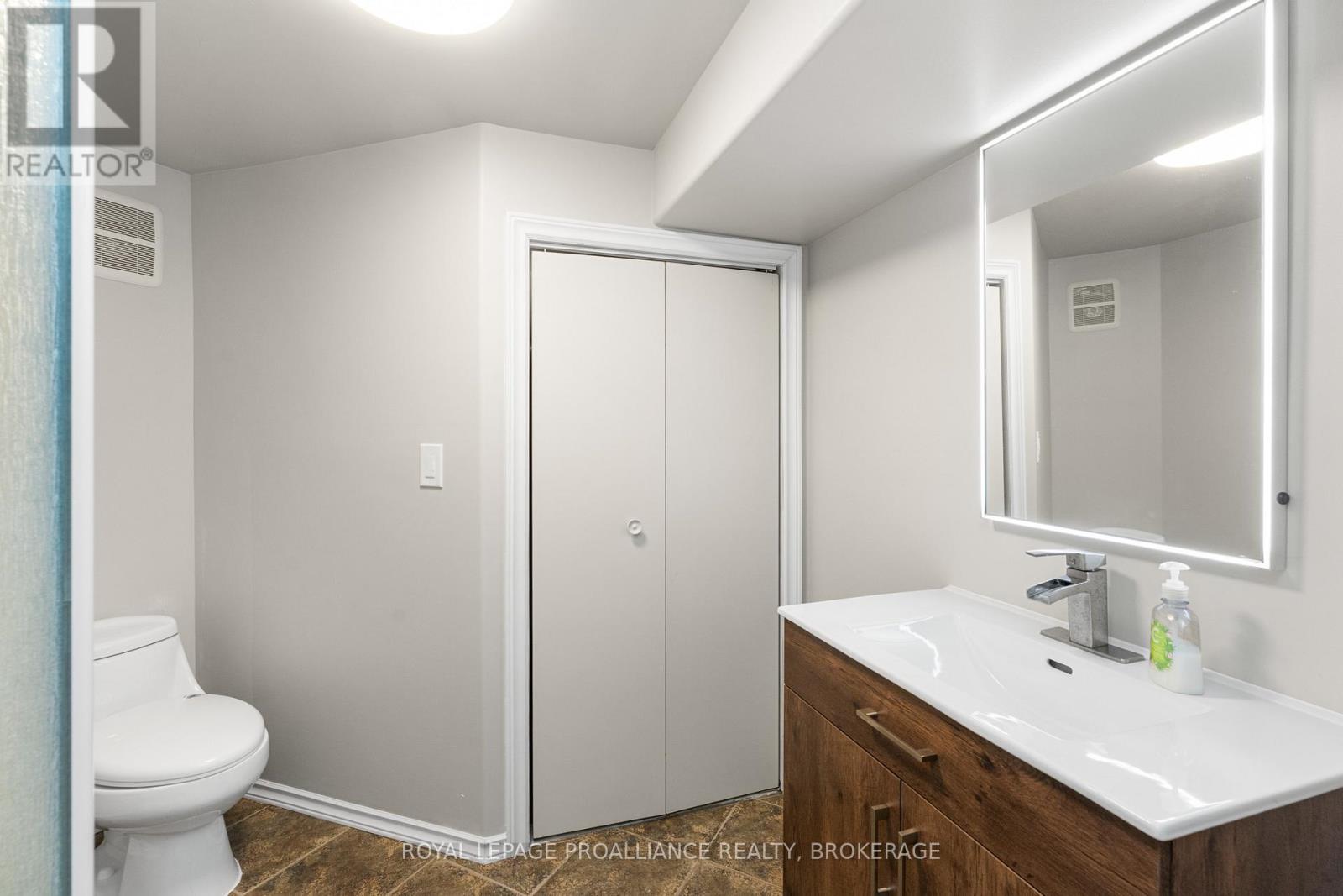 10 - 10 St Paul's Place, Kingston (West Of Sir John A. Blvd), Ontario  K7M 7S1 - Photo 38 - X12609248