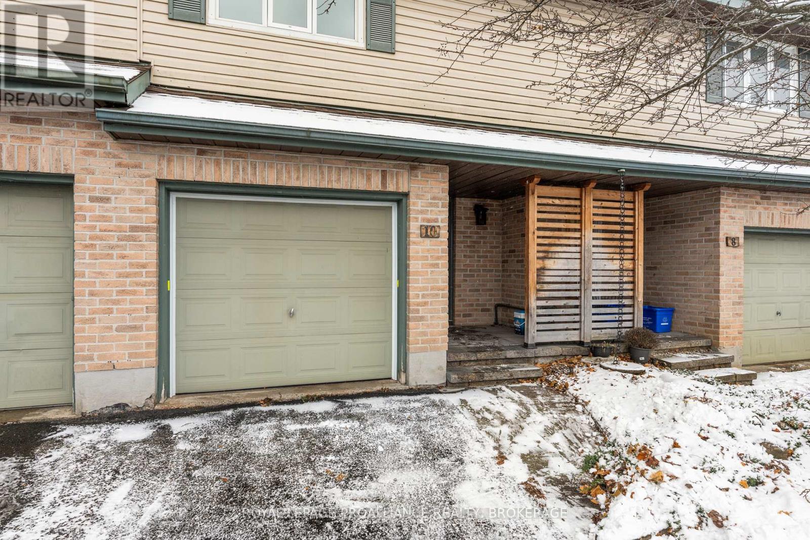 10 - 10 St Paul's Place, Kingston (West Of Sir John A. Blvd), Ontario  K7M 7S1 - Photo 4 - X12609248