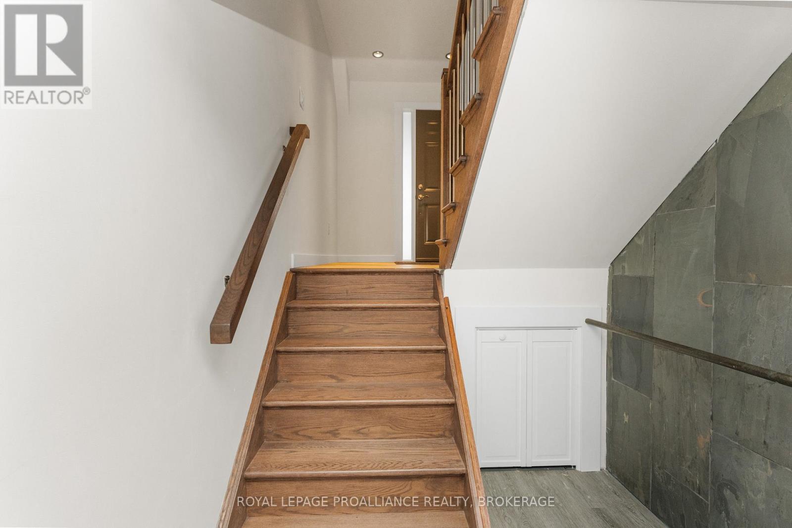 10 - 10 St Paul's Place, Kingston (West Of Sir John A. Blvd), Ontario  K7M 7S1 - Photo 40 - X12609248