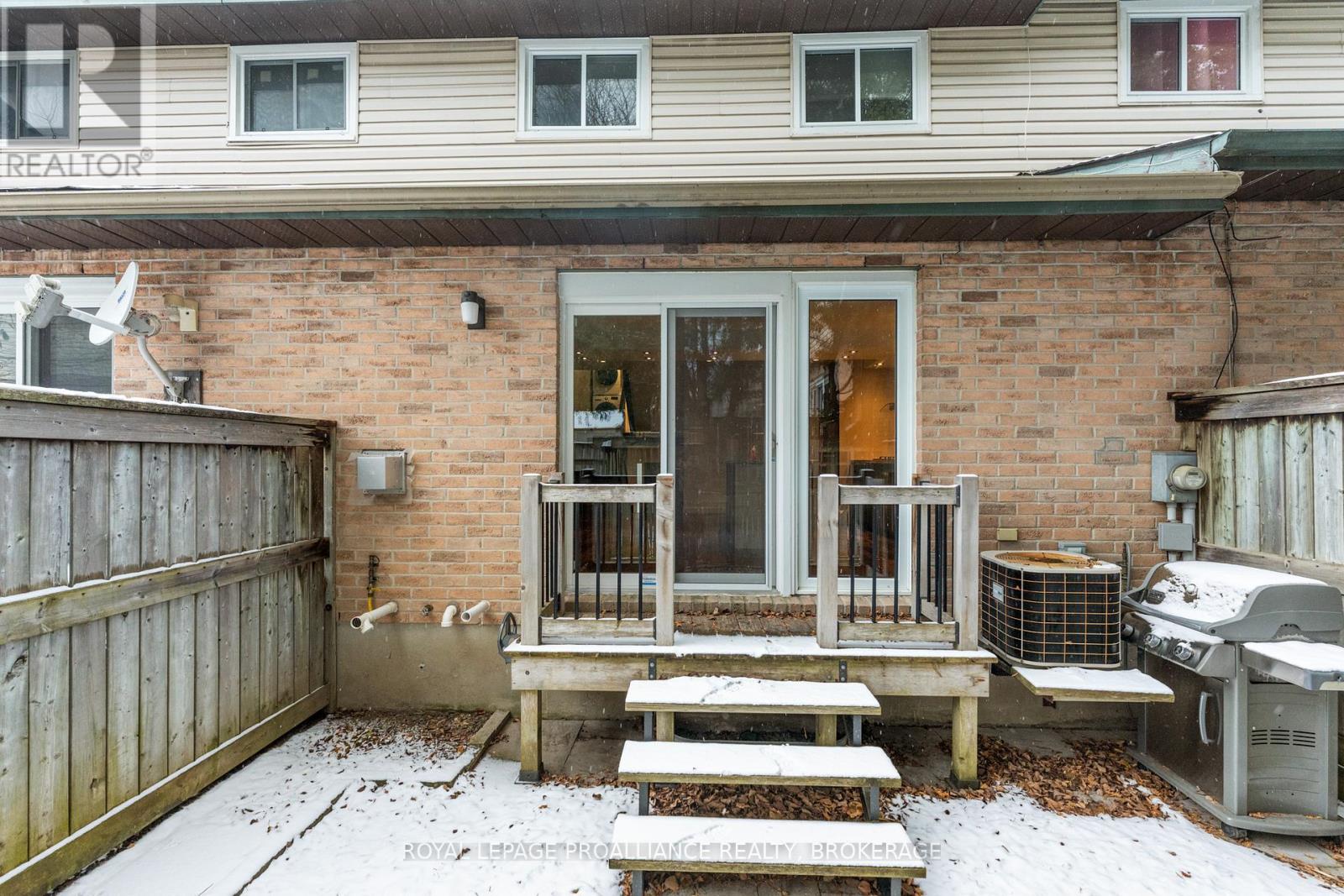 10 - 10 St Paul's Place, Kingston (West Of Sir John A. Blvd), Ontario  K7M 7S1 - Photo 41 - X12609248