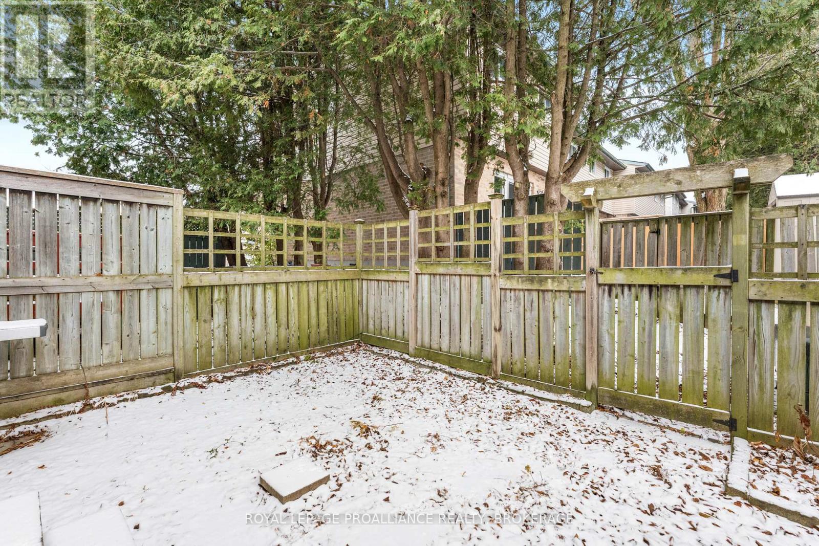 10 - 10 St Paul's Place, Kingston (West Of Sir John A. Blvd), Ontario  K7M 7S1 - Photo 42 - X12609248