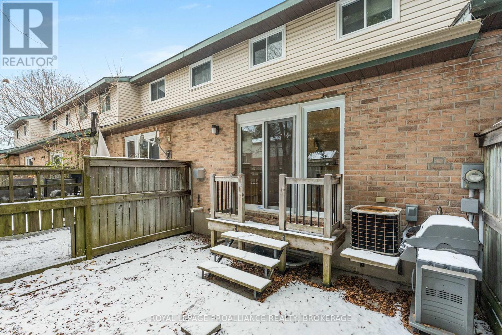 10 - 10 St Paul's Place, Kingston (West Of Sir John A. Blvd), Ontario  K7M 7S1 - Photo 44 - X12609248