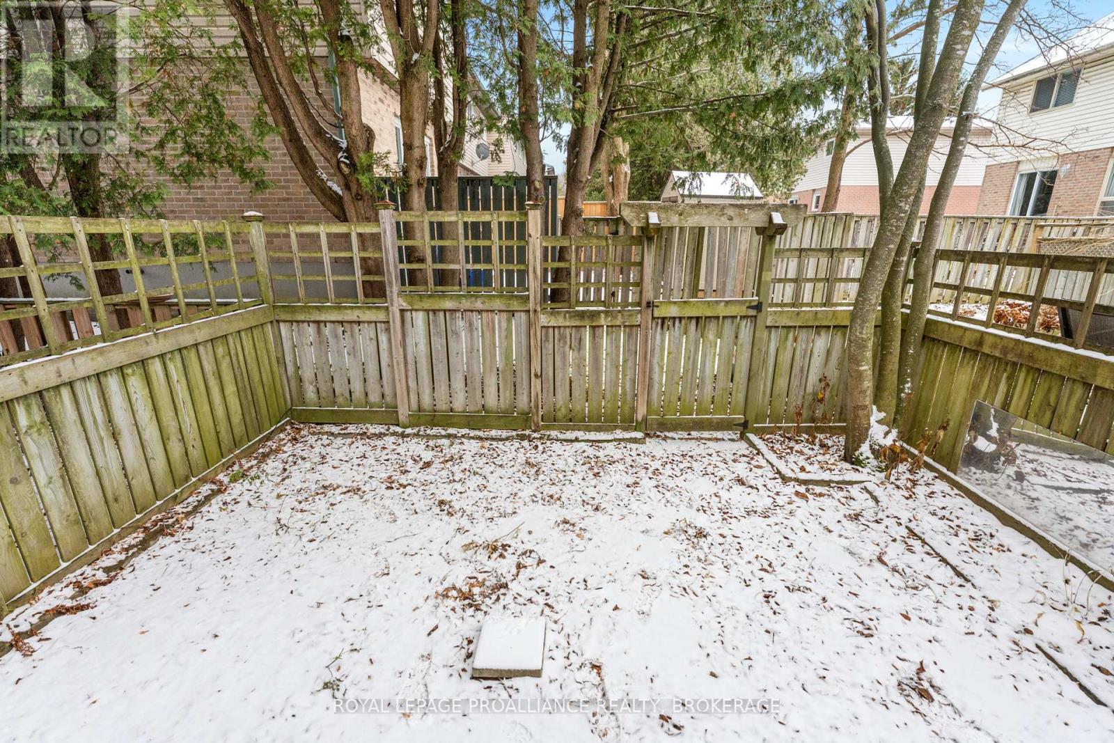 10 - 10 St Paul's Place, Kingston (West Of Sir John A. Blvd), Ontario  K7M 7S1 - Photo 45 - X12609248