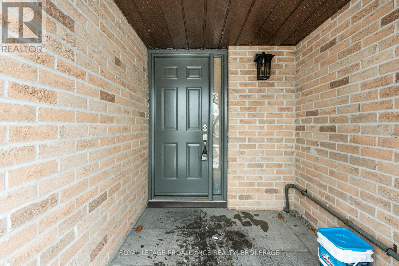 10 - 10 St Paul's Place, Kingston (West Of Sir John A. Blvd), Ontario  K7M 7S1 - Photo 5 - X12609248