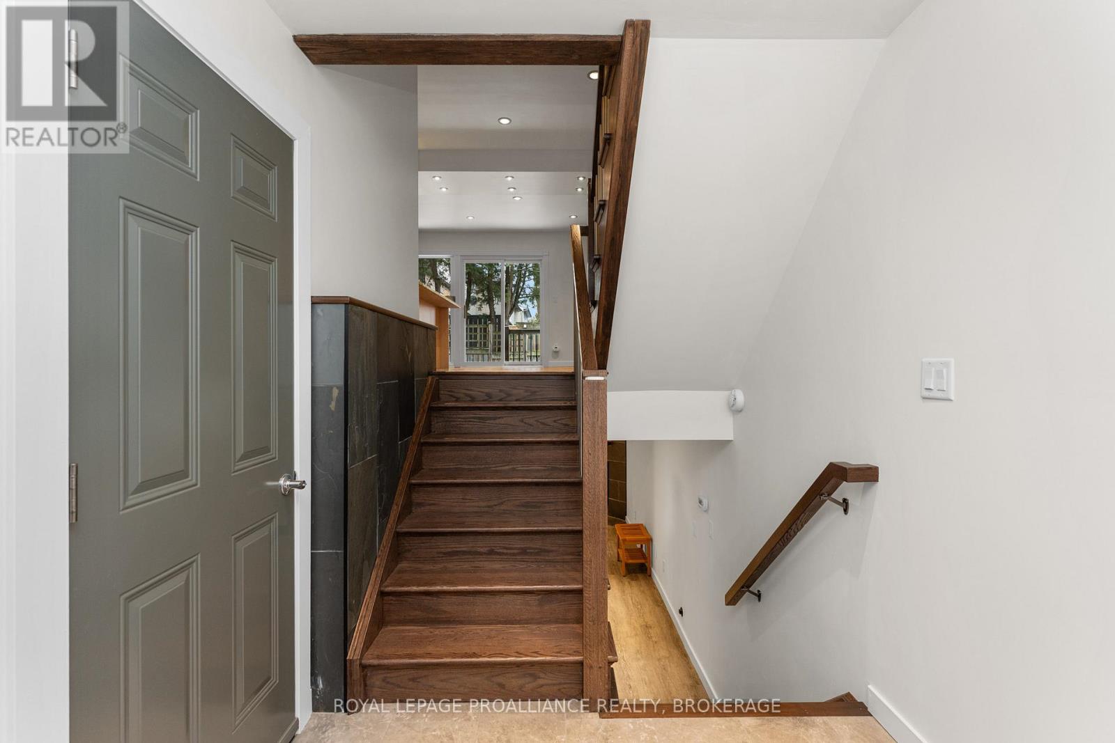 10 - 10 St Paul's Place, Kingston (West Of Sir John A. Blvd), Ontario  K7M 7S1 - Photo 6 - X12609248