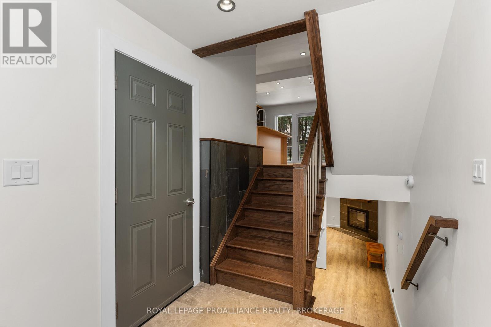 10 - 10 St Paul's Place, Kingston (West Of Sir John A. Blvd), Ontario  K7M 7S1 - Photo 7 - X12609248