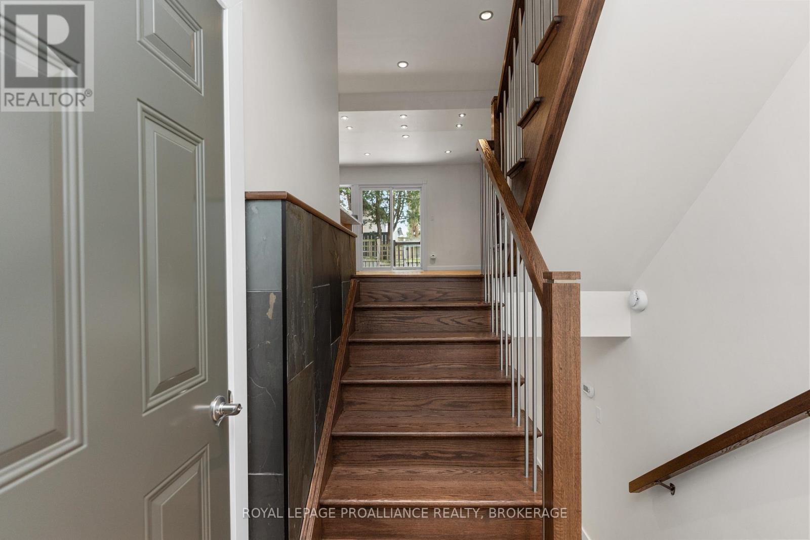 10 - 10 St Paul's Place, Kingston (West Of Sir John A. Blvd), Ontario  K7M 7S1 - Photo 8 - X12609248