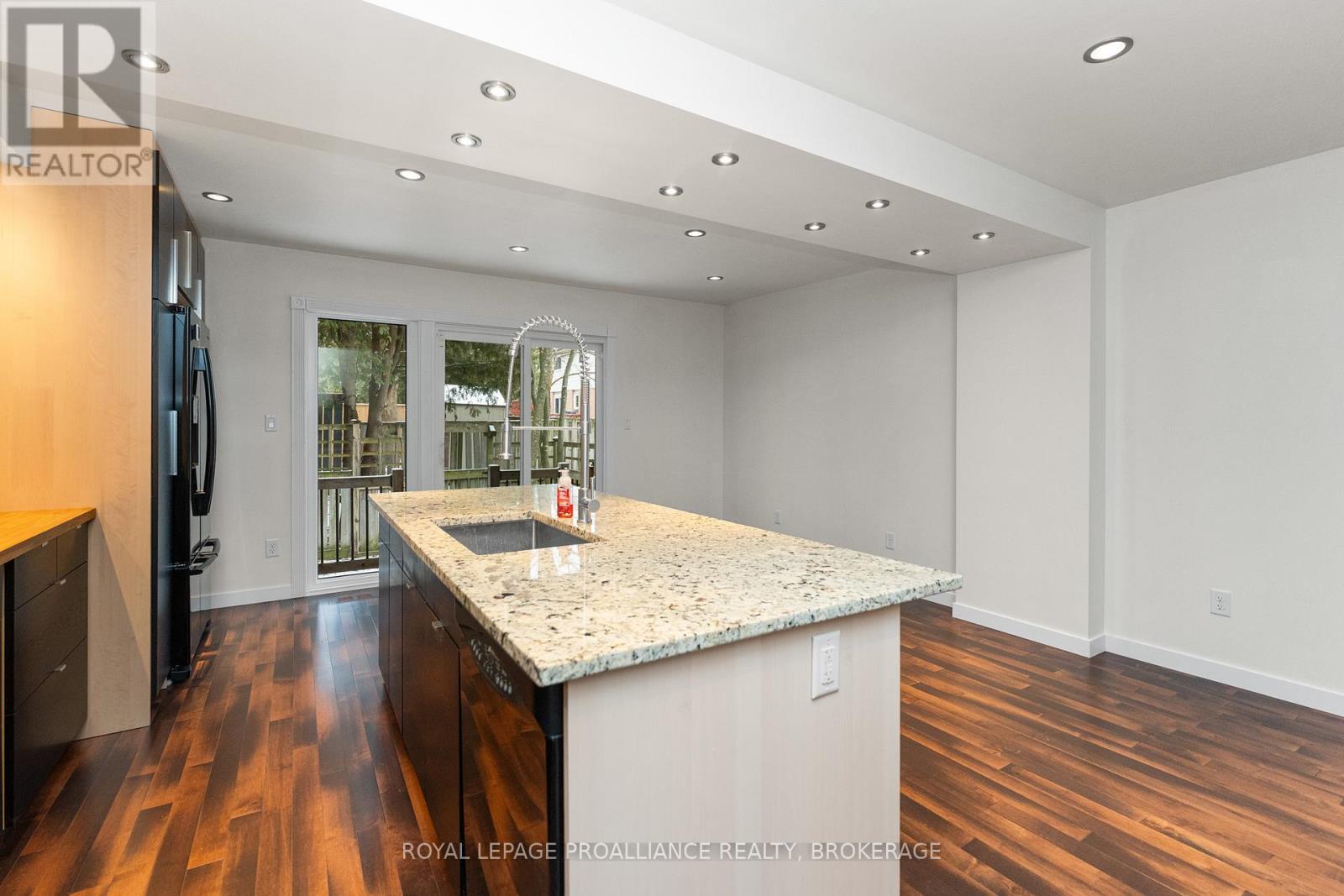 10 - 10 St Paul's Place, Kingston (West Of Sir John A. Blvd), Ontario  K7M 7S1 - Photo 9 - X12609248