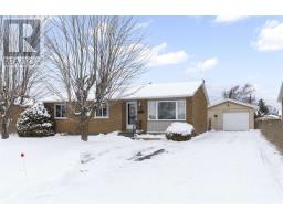 18 Montcalm RD