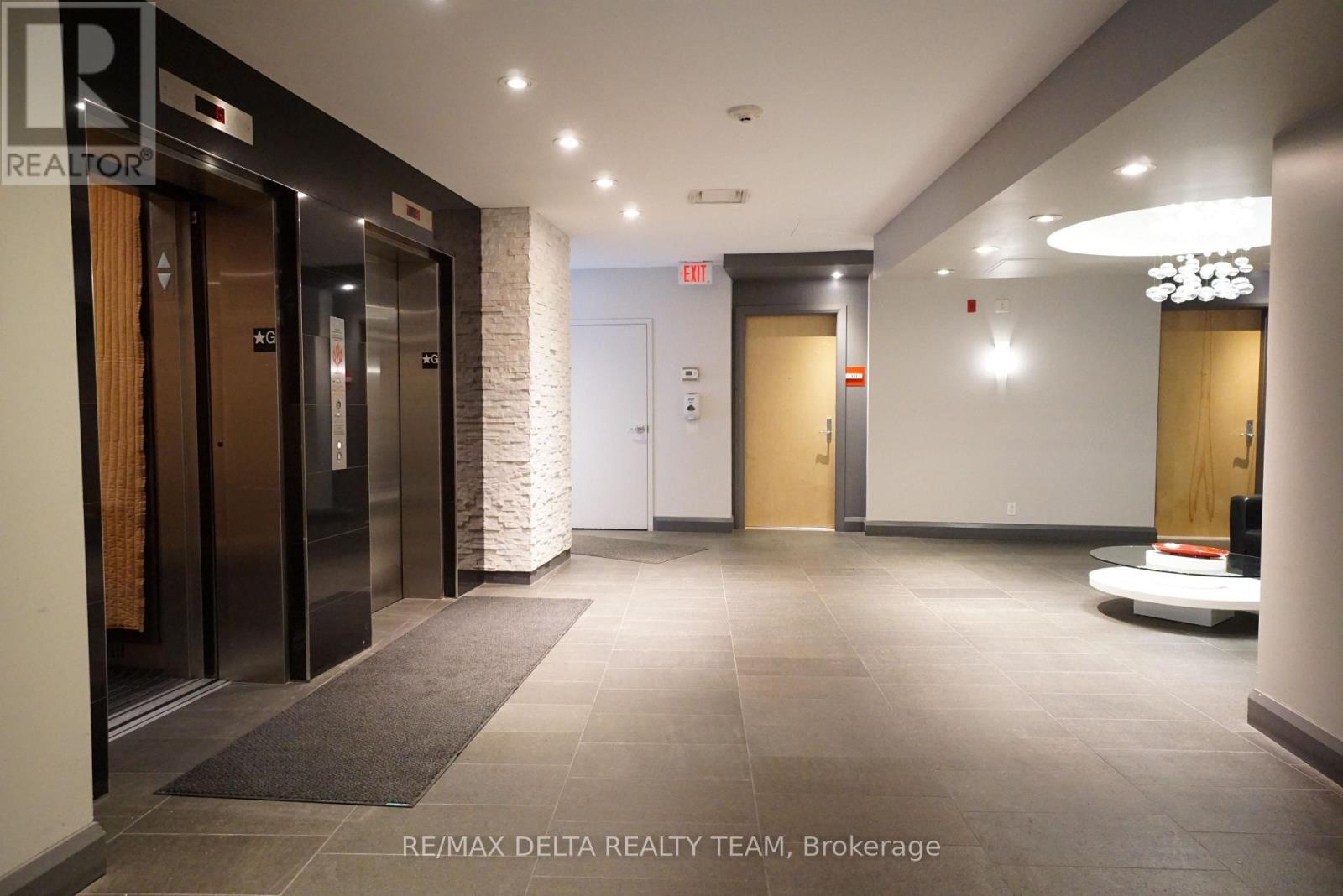 213 - 200 Lett Street, Ottawa, Ontario  K1R 0A7 - Photo 4 - X12609338