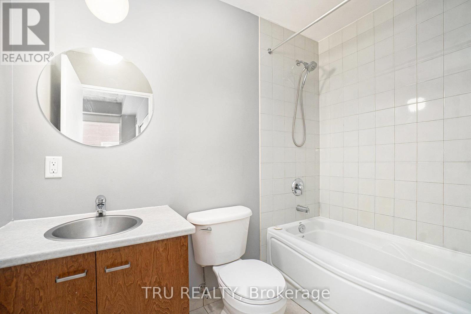 808 - 179 George Street, Ottawa, Ontario  K1N 1J8 - Photo 8 - X12609342