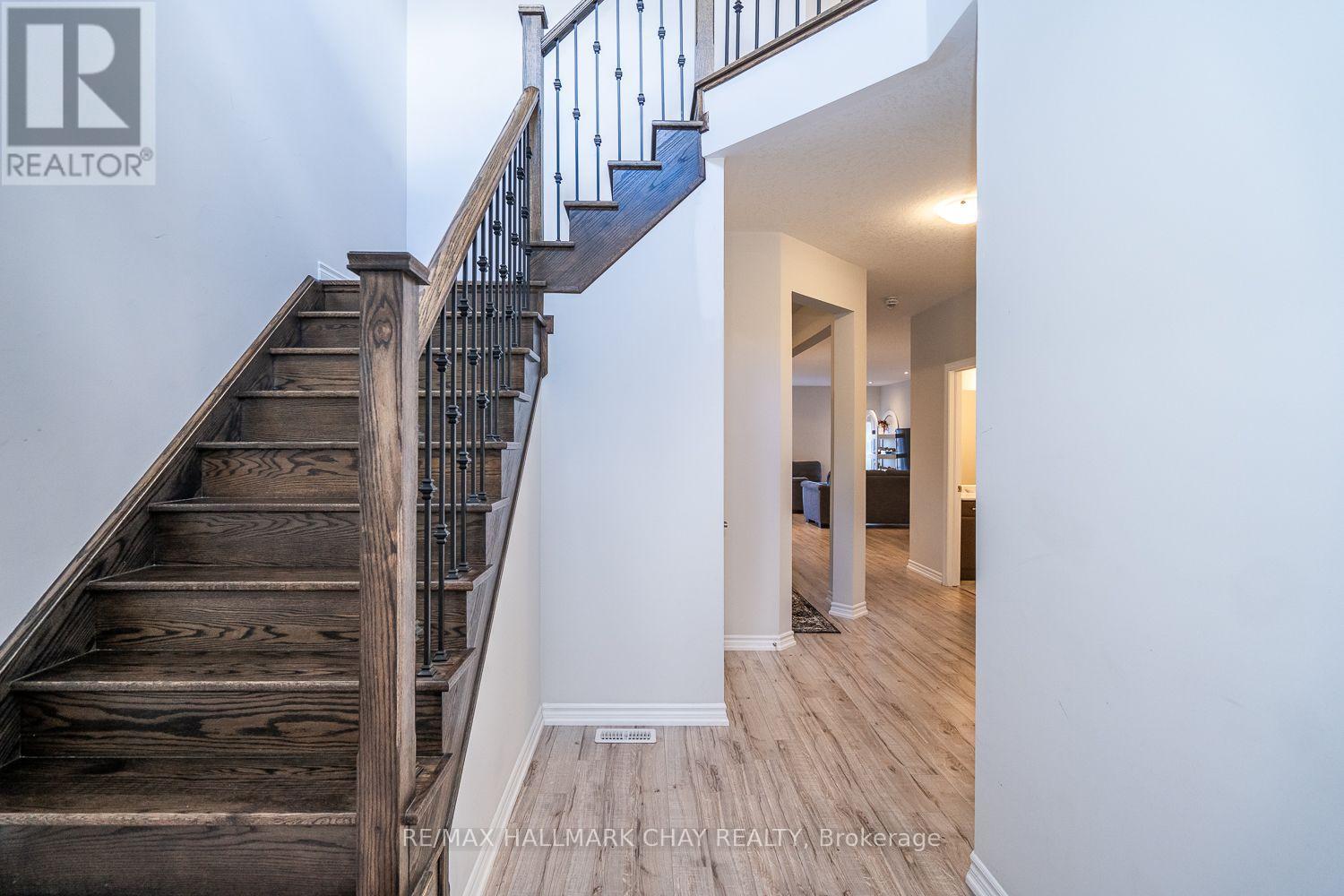 139 Knight Street, New Tecumseth, Ontario  L9R 0R5 - Photo 3 - N12489474