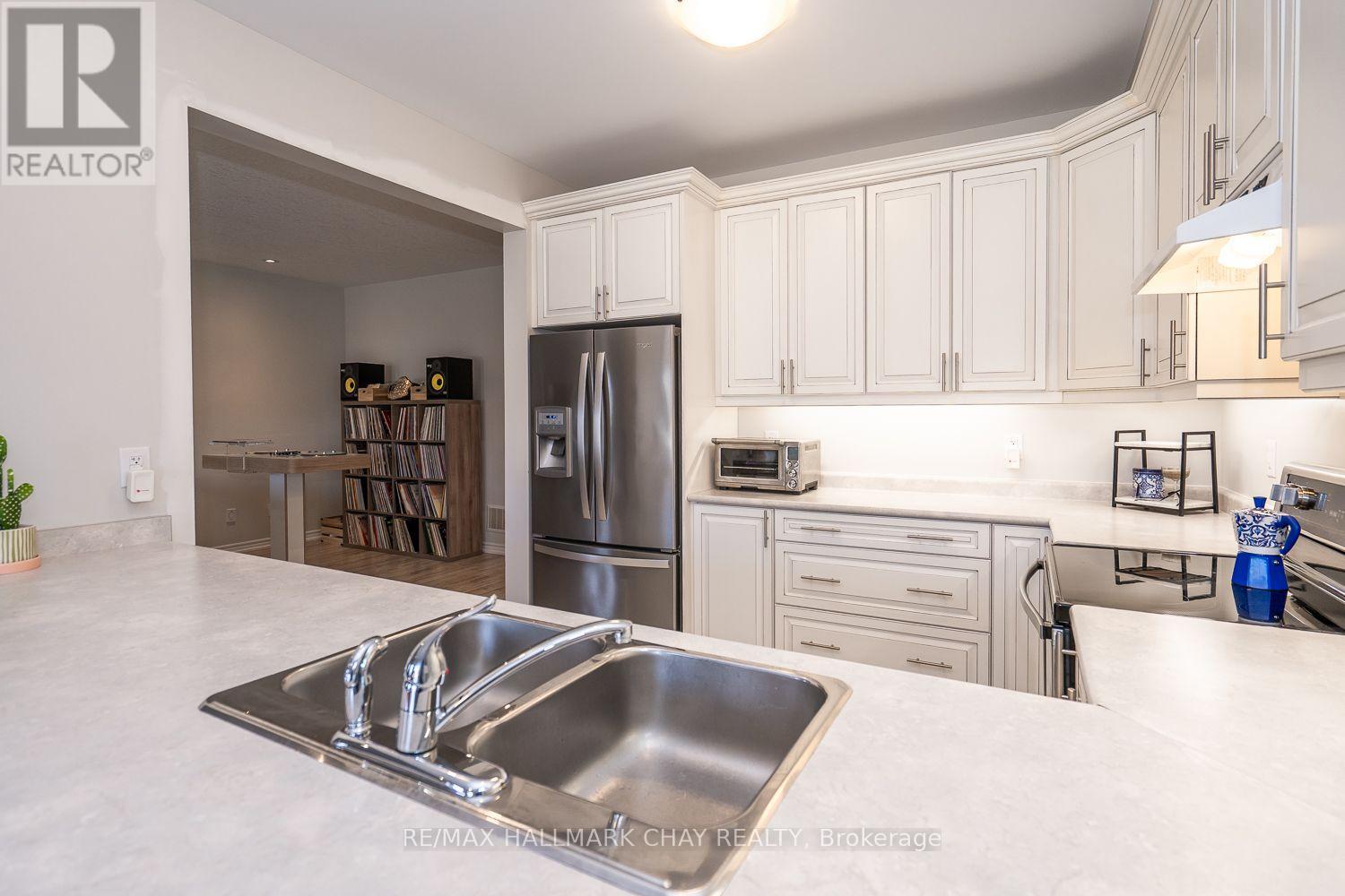 139 Knight Street, New Tecumseth, Ontario  L9R 0R5 - Photo 10 - N12489474