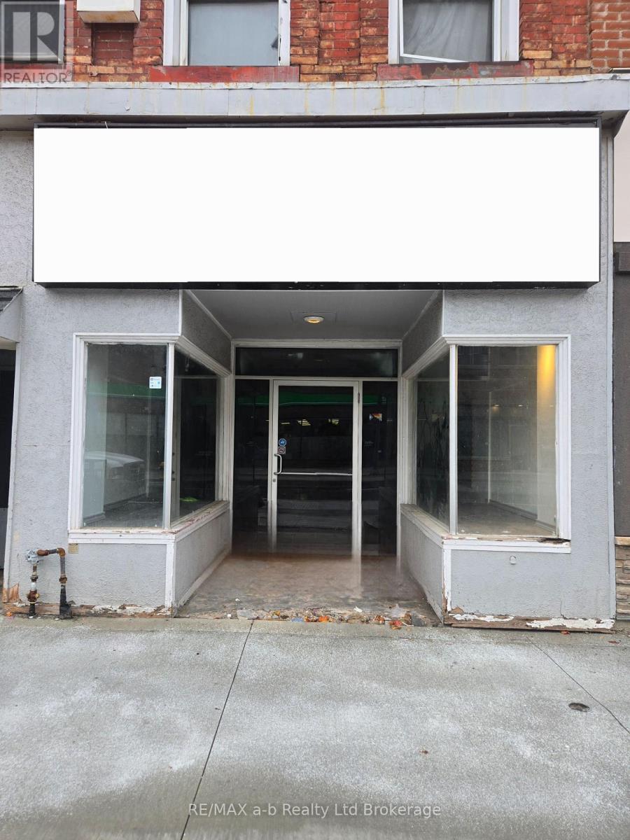 403 DUNDAS STREET, woodstock (woodstock - north), Ontario