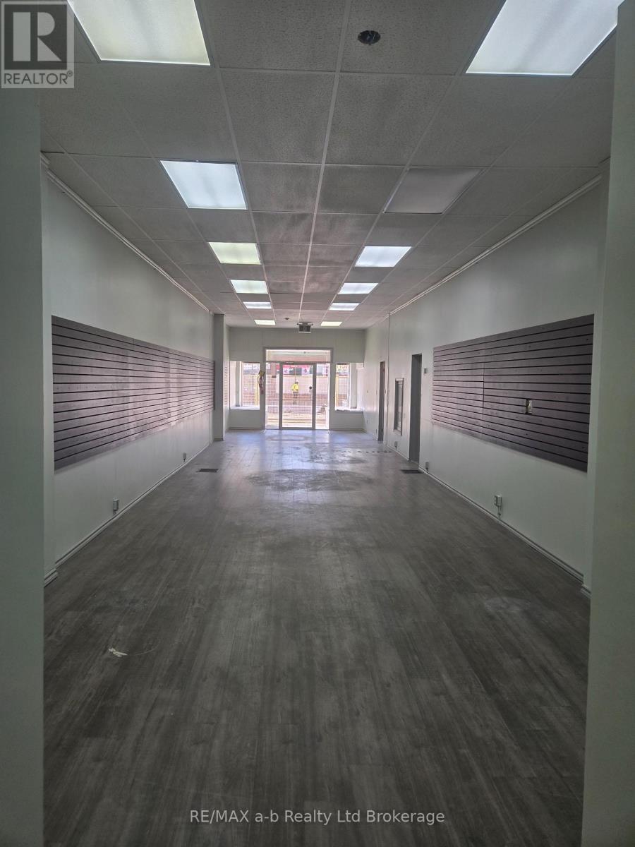 403 Dundas Street, Woodstock (Woodstock - North), Ontario  N4S 1B8 - Photo 3 - X12609242