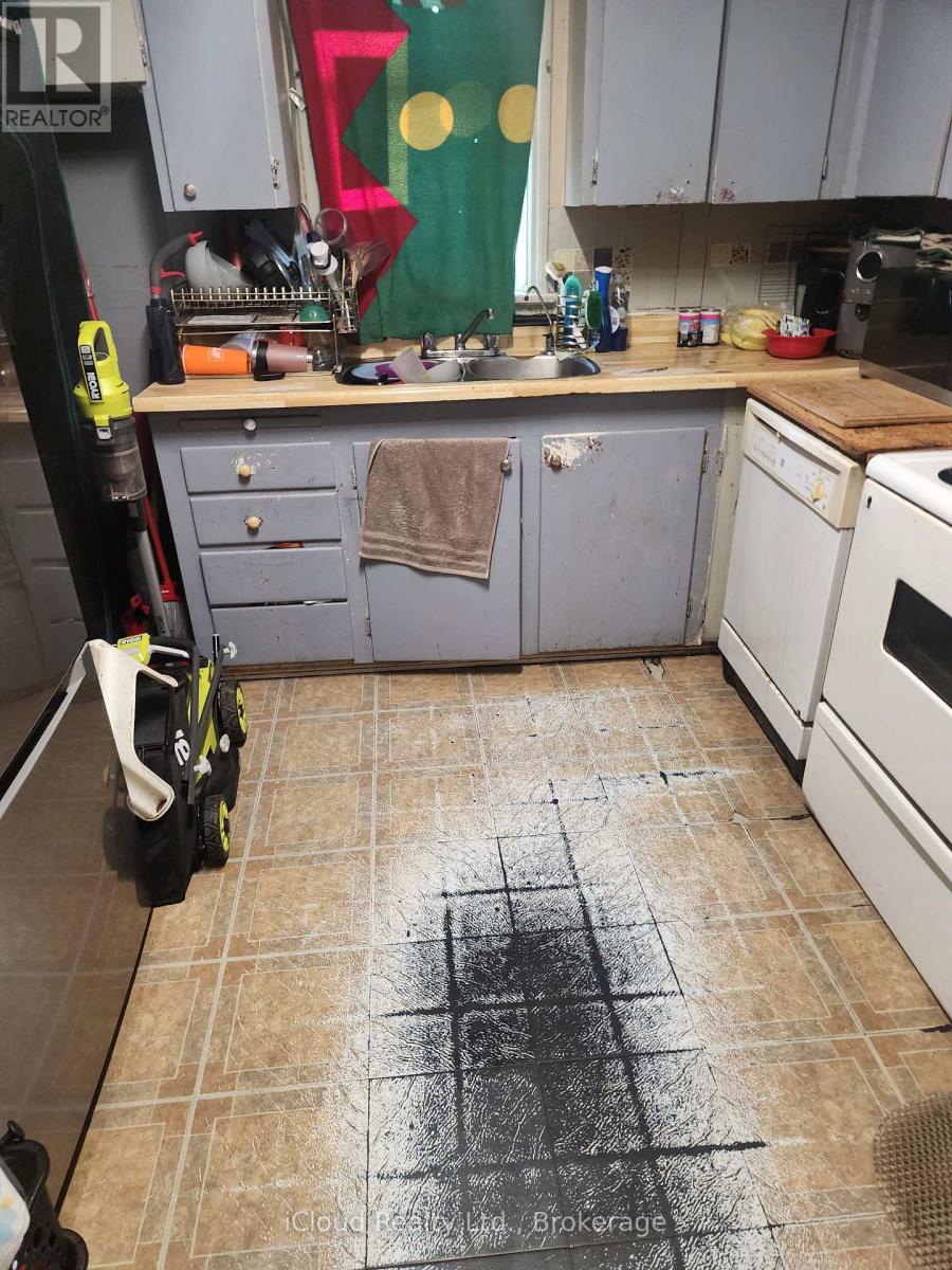 95 Chetwood Street, St. Catharines, Ontario  L2S 2A6 - Photo 2 - X12405516