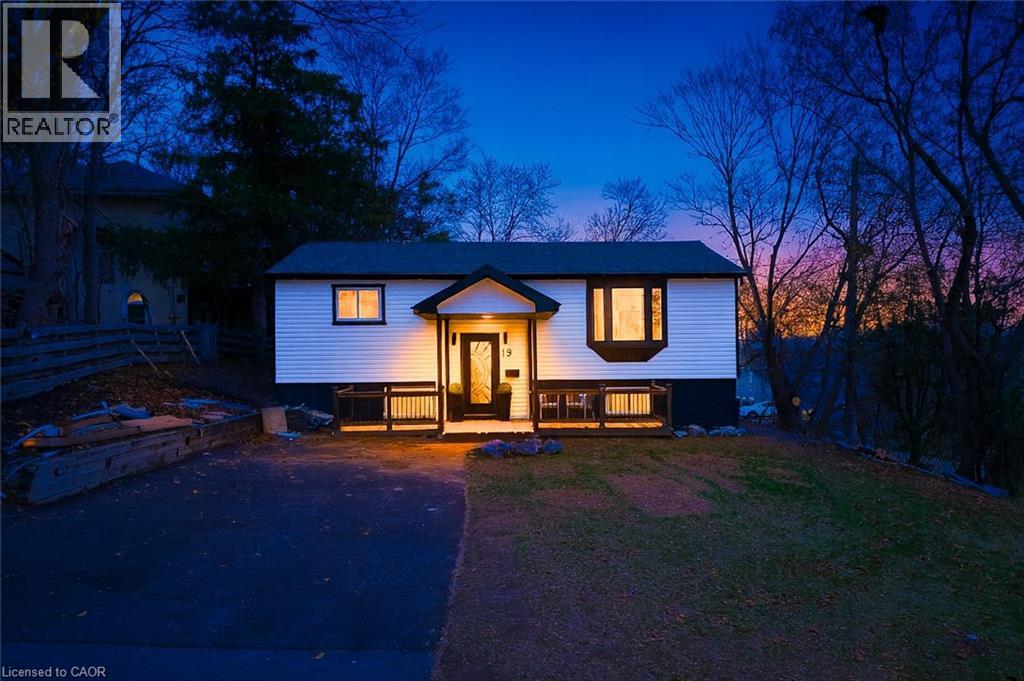 19 Broad Street, Brantford, Ontario  N3R 7E1 - Photo 2 - 40792794