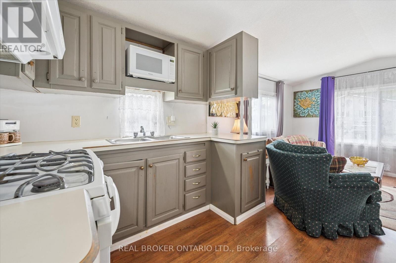 445 Pine Pass, Centre Wellington, Ontario  N1M 2W5 - Photo 7 - X12375844