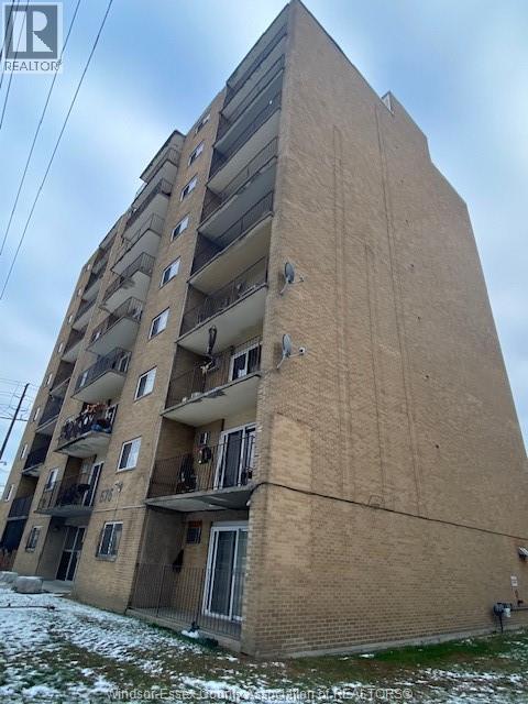 MLS# 25031333: 575 UNIVERSITY West Unit# 501, Windsor, Canada