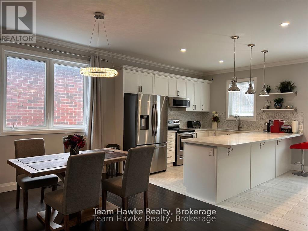 152 Bishop Drive, Barrie (Ardagh), Ontario  L4N 6X8 - Photo 1 - S12609314