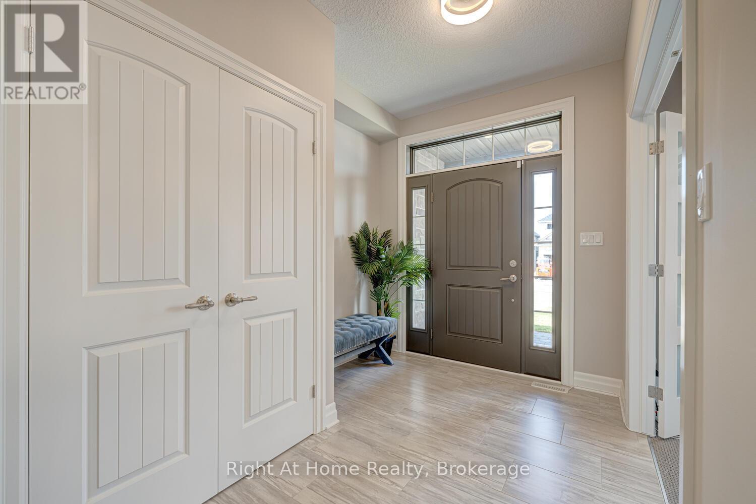 1038 Trailsway Avenue, London South, Ontario  N6K 0J2 - Photo 4 - X12552006