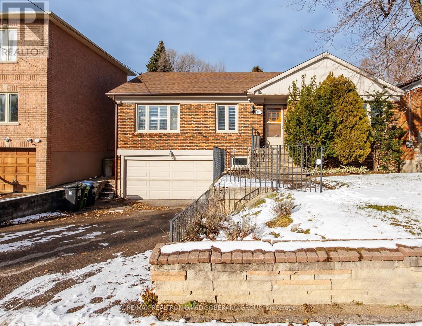 112 YORK DOWNS DRIVE, Toronto, Ontario