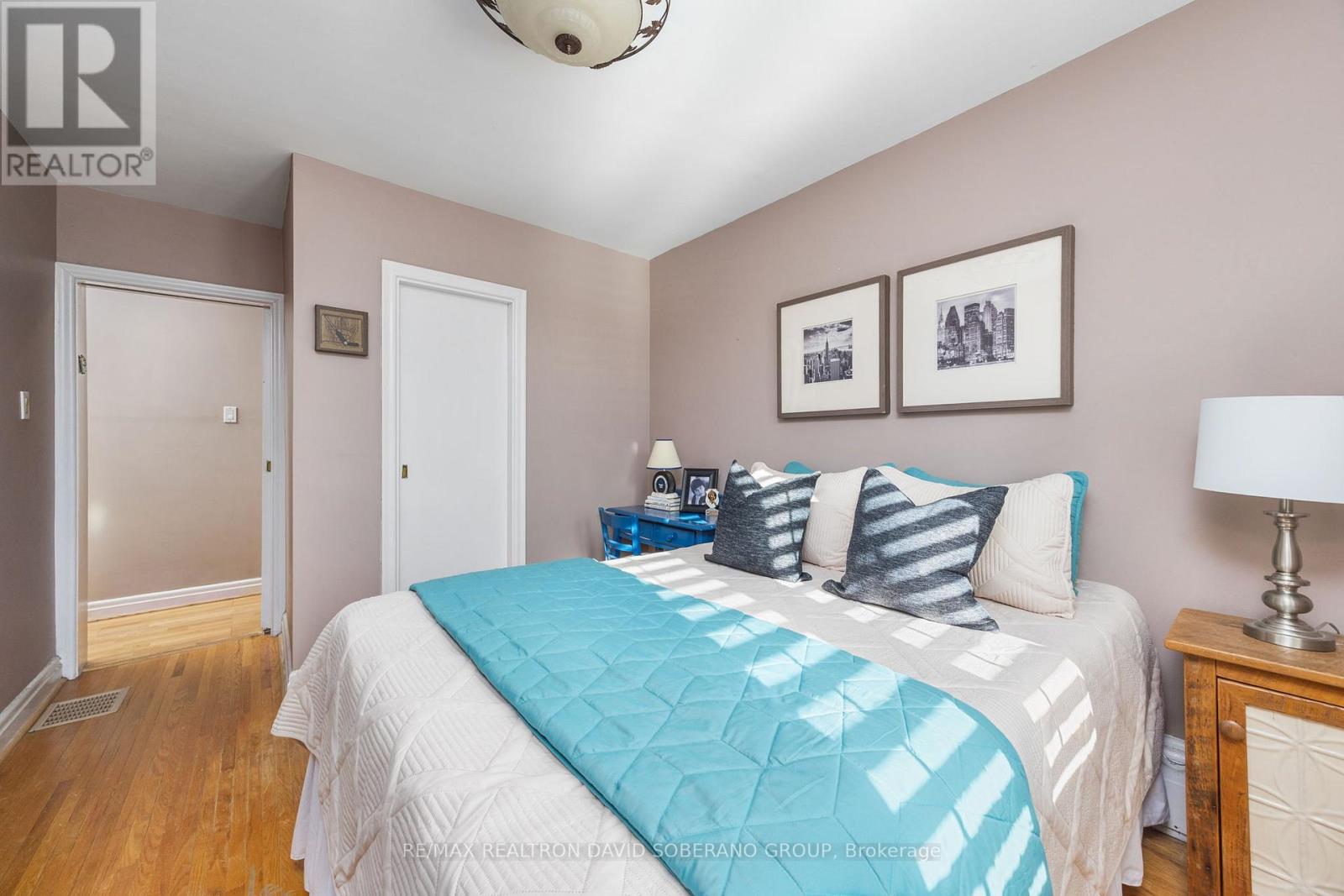 112 York Downs Drive, Toronto, Ontario  M3H 2G7 - Photo 17 - C12609298