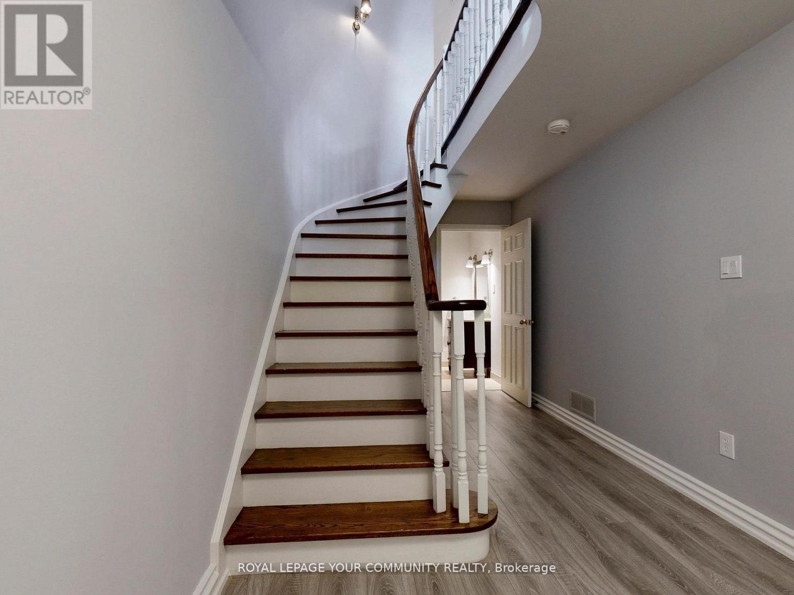 68 Regent Street, Richmond Hill (Mill Pond), Ontario  L4C 9C5 - Photo 29 - N12609328