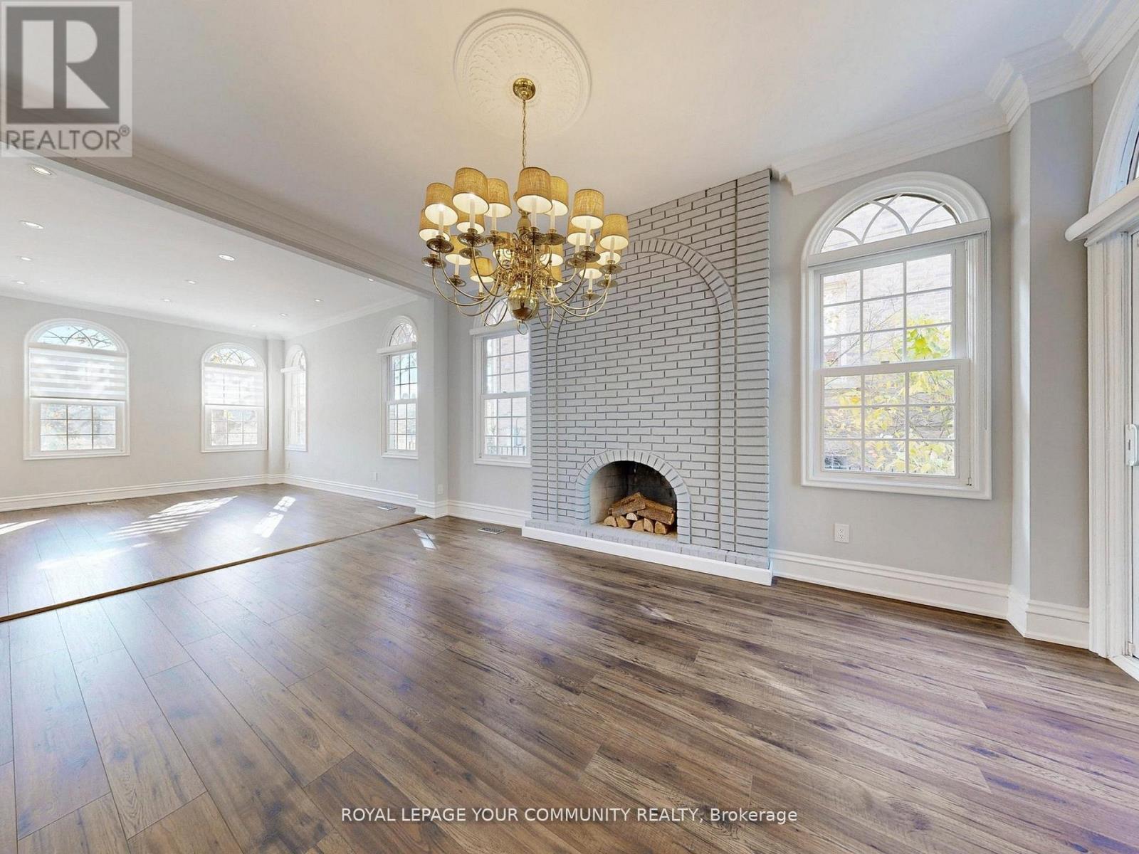 68 Regent Street, Richmond Hill (Mill Pond), Ontario  L4C 9C5 - Photo 4 - N12609328