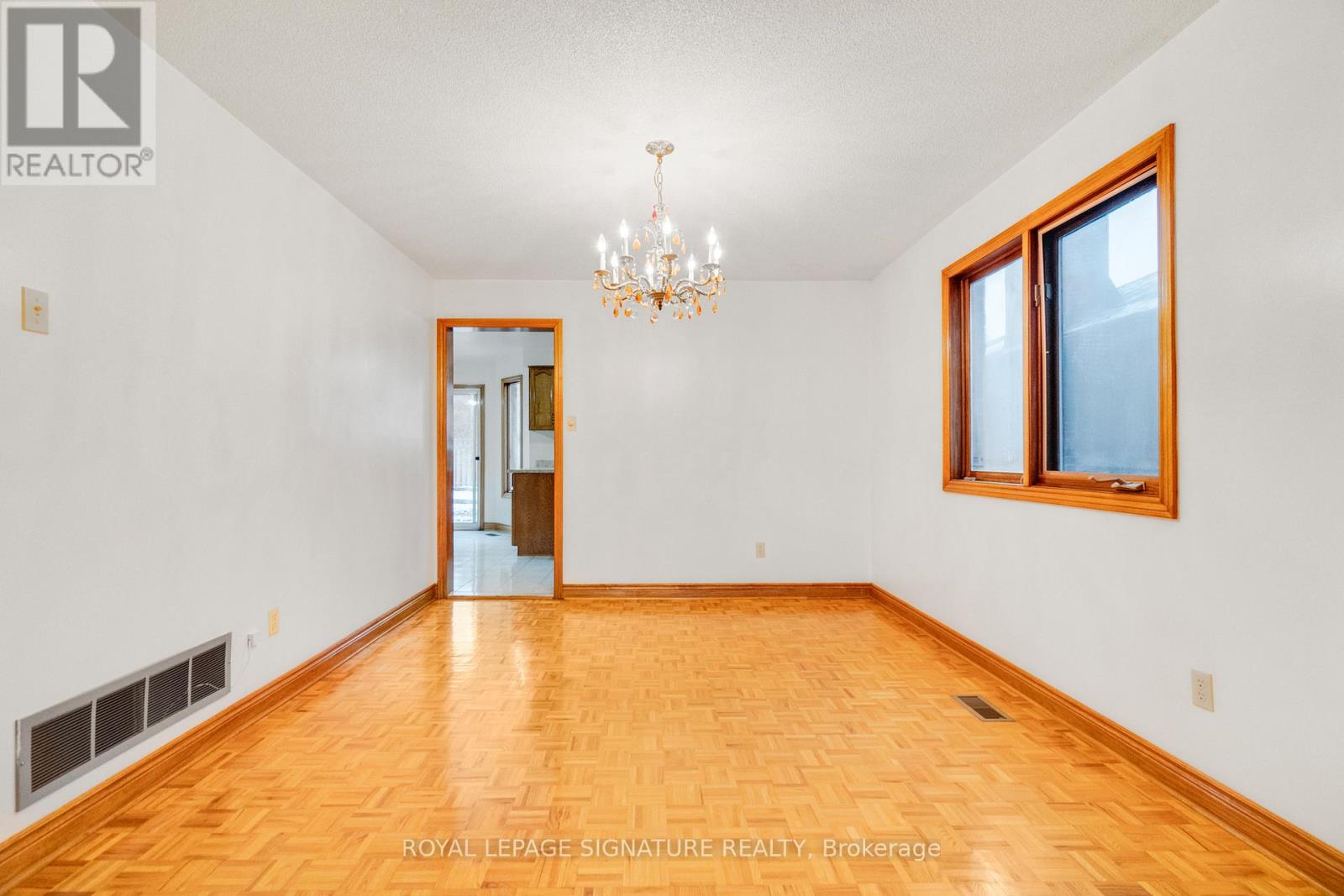 71 Marieta Street, Vaughan (East Woodbridge), Ontario  L4L 7T2 - Photo 10 - N12609332