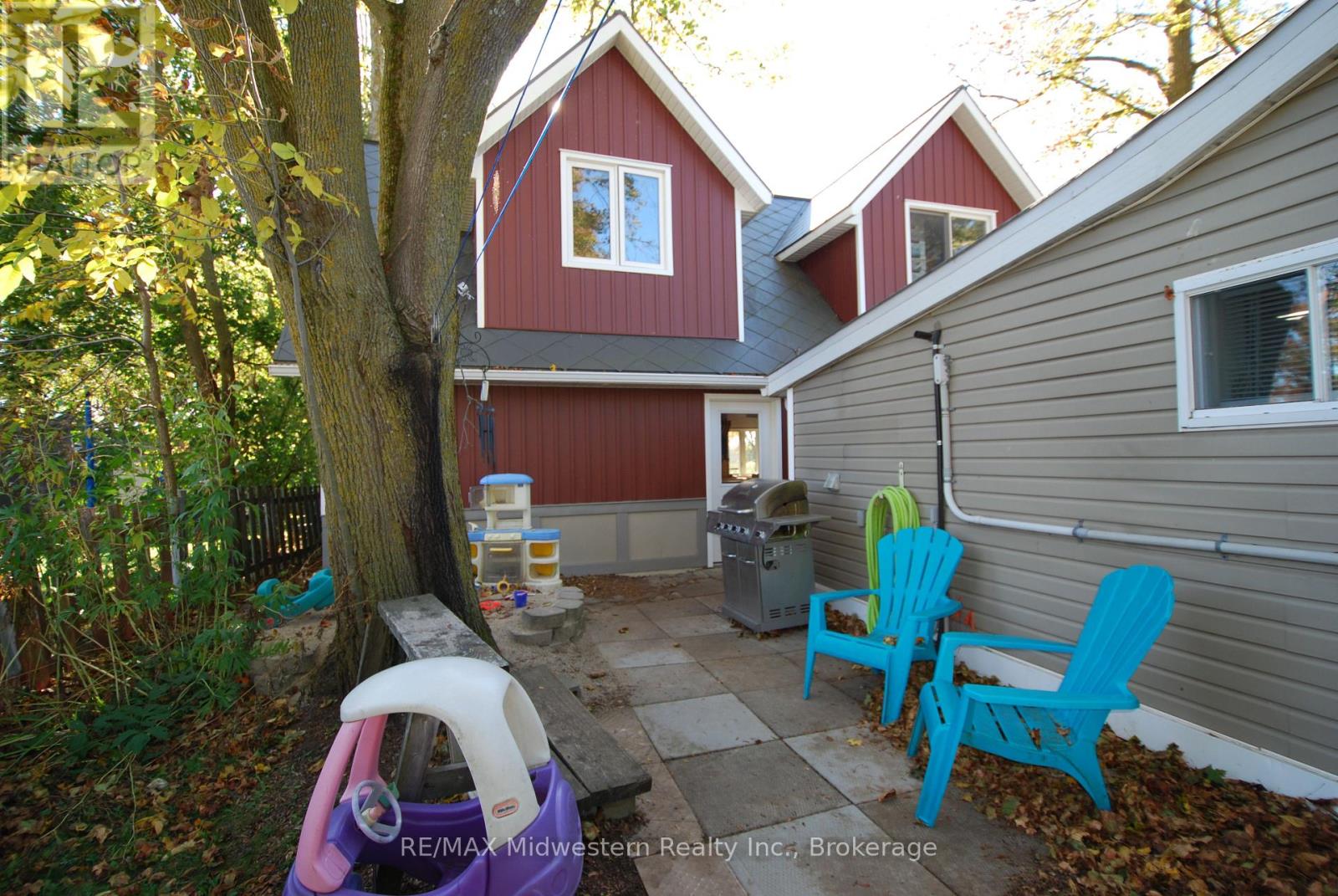 410 Temple Street, Minto, Ontario  N0G 2P0 - Photo 11 - X12206136