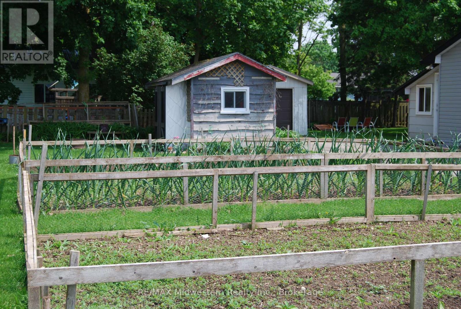 410 Temple Street, Minto, Ontario  N0G 2P0 - Photo 12 - X12206136