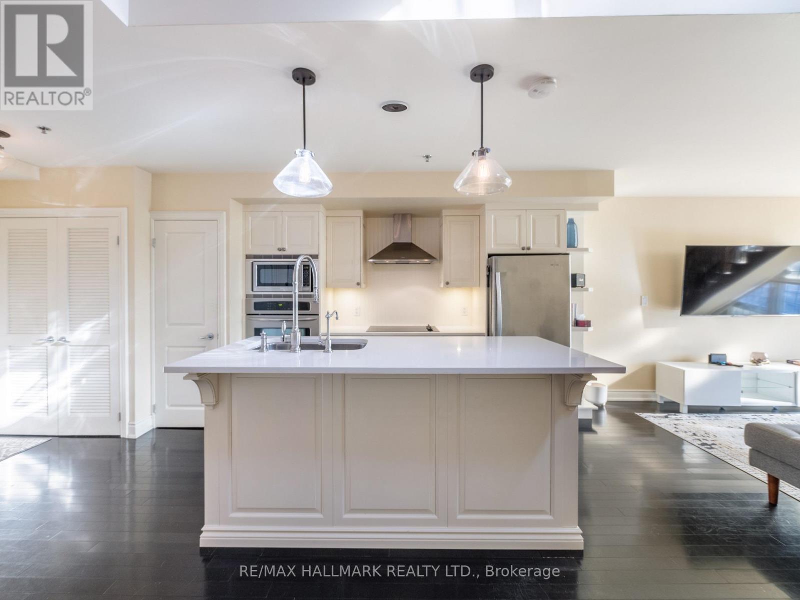 301 - 384 Sunnyside Avenue, Toronto (High Park-Swansea), Ontario  M6R 2S1 - Photo 13 - W12609240